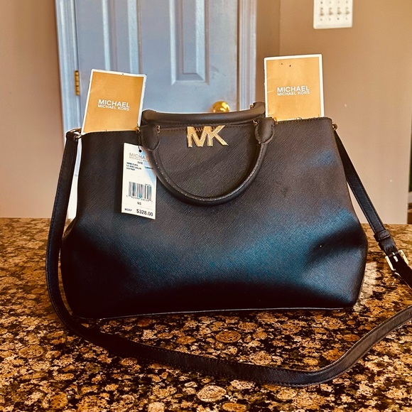 Gorgeous & Classy  MICHAEL KORS Hand Bag . Black with Gold MK detailing.  Nice - Picture 8 of 8
